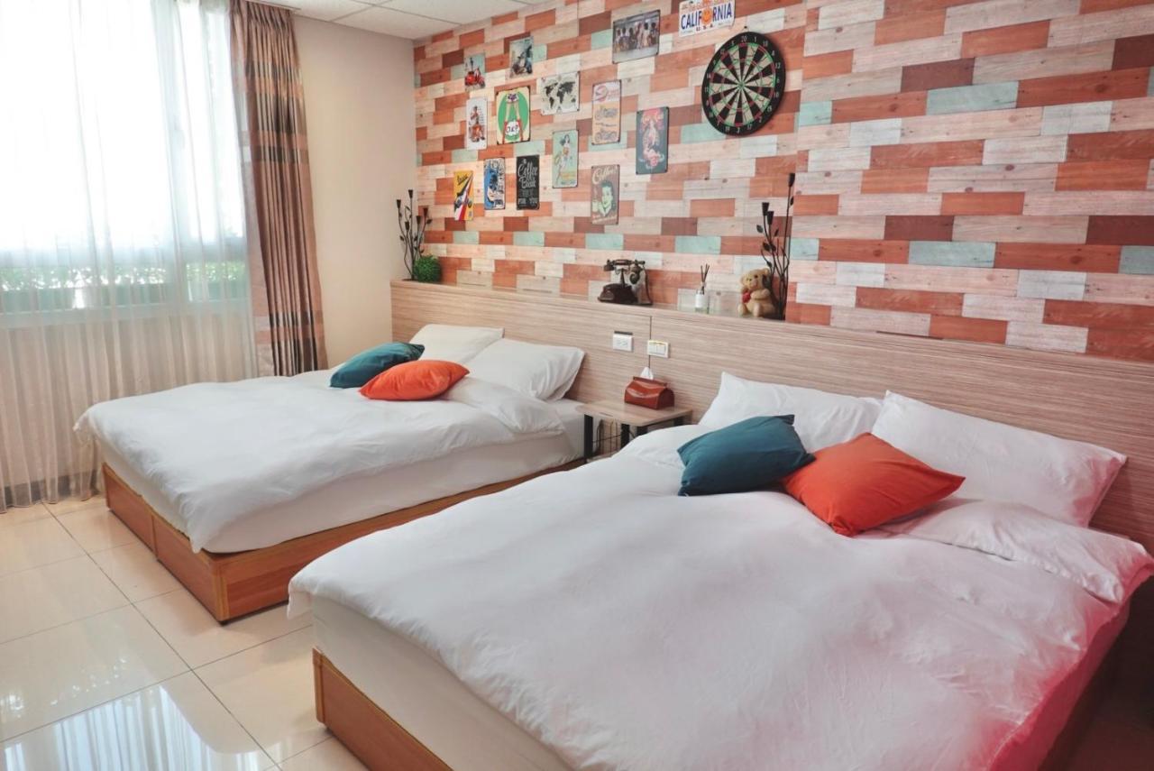 Hotel 斑比bambi à Tainan Extérieur photo